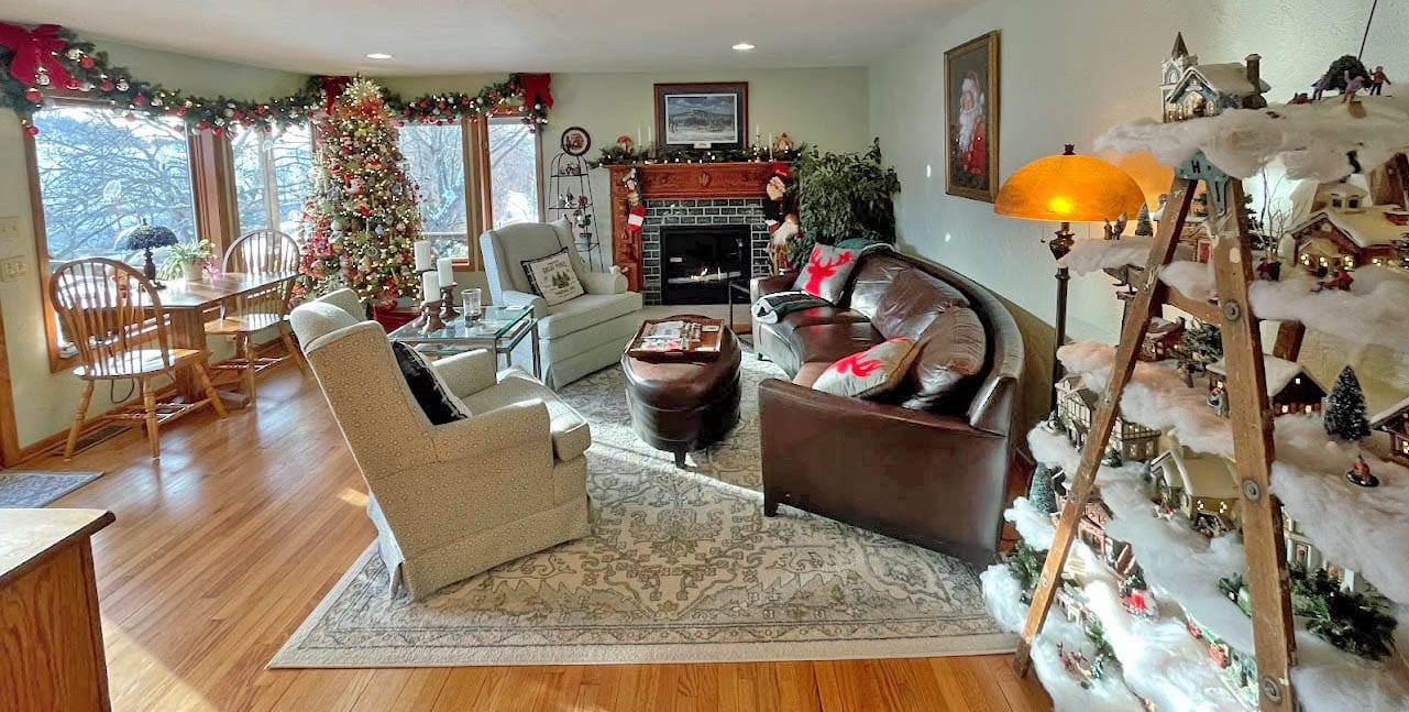 Living Room at Hawk Valley Retreat & Cottages all decorated for Christmas
